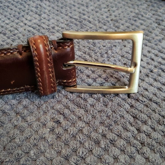 Men's dark brown leather belt, fits size 32", EUC - Picture 4 of 9